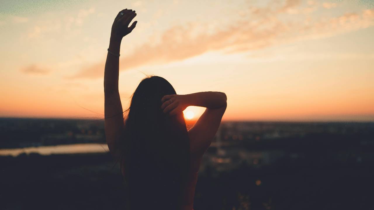 Dating FOMO and Dating Through Grief: How to Move Forward Without Rushing Yourself