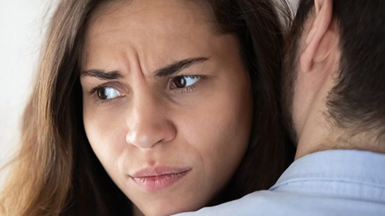 Mein Partner klammert – Nähe-Distanz-Dynamik in Paarbeziehungen