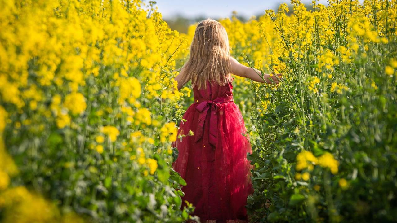 Menstrual cycle calendar showing windows when ADHD symptoms may flare in girls