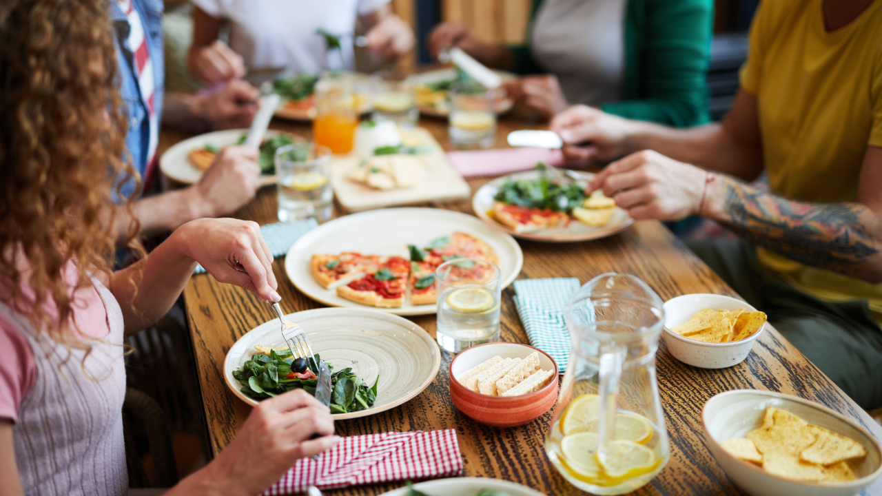 15 Practical Tips to Choose Healthful Options When Dining Out