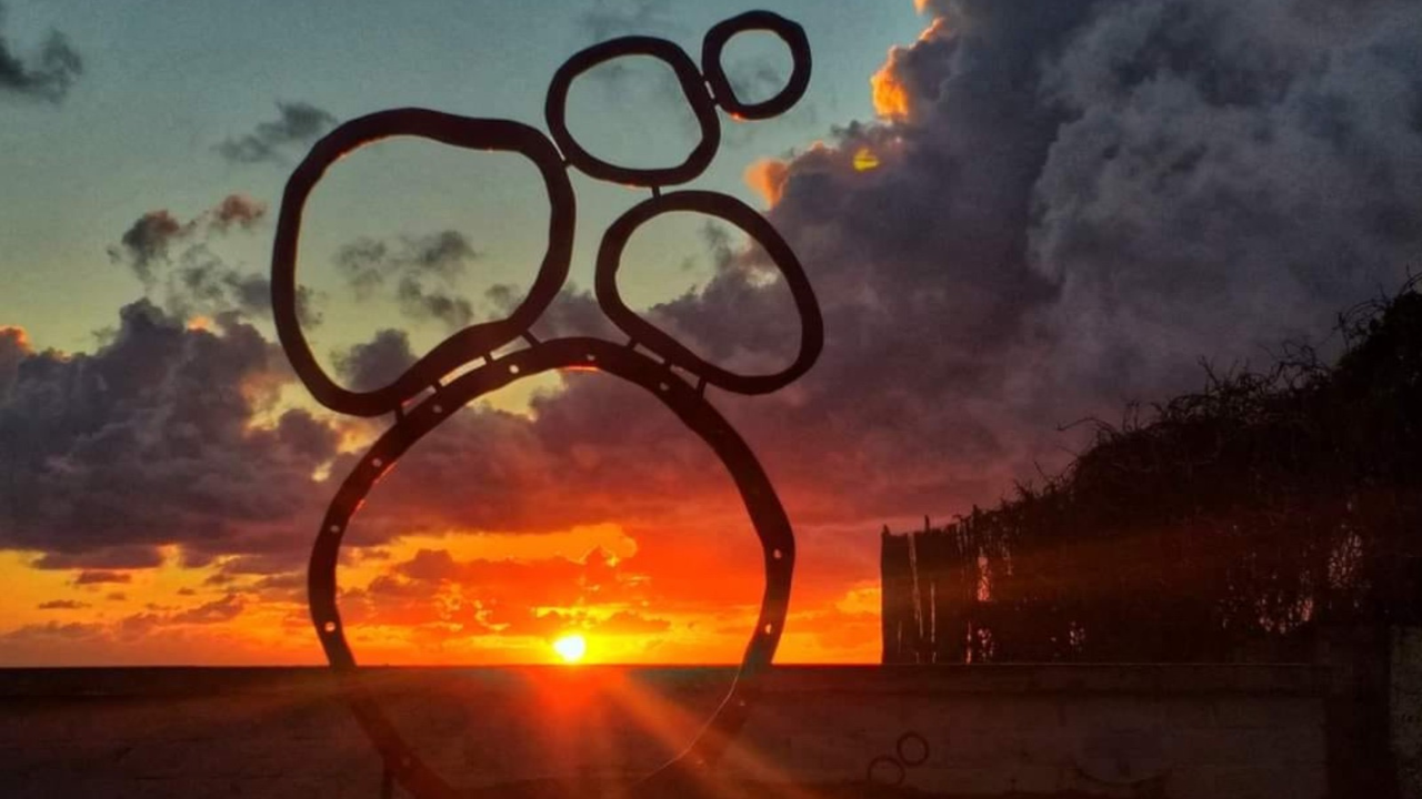 Baci Sospesi: A Love Letter to Humanity