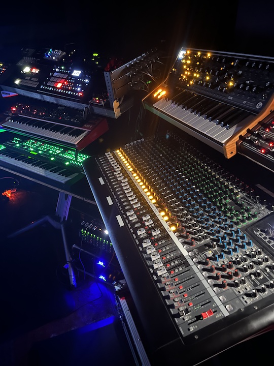 dawless electronic music hardware setup studio synthesizers mixer