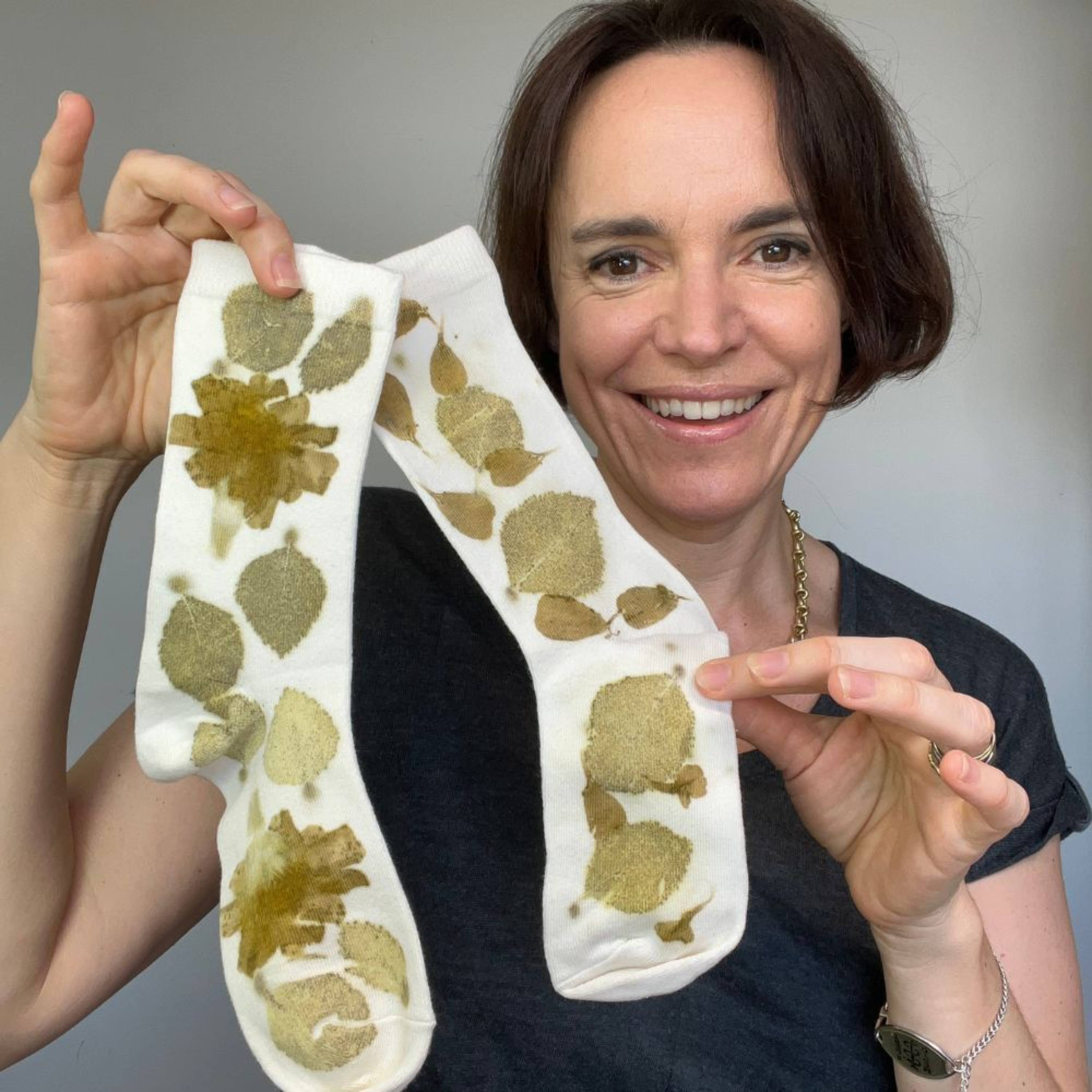 Victoria Martinez Azaro : How to Eco Print Socks episode artwork