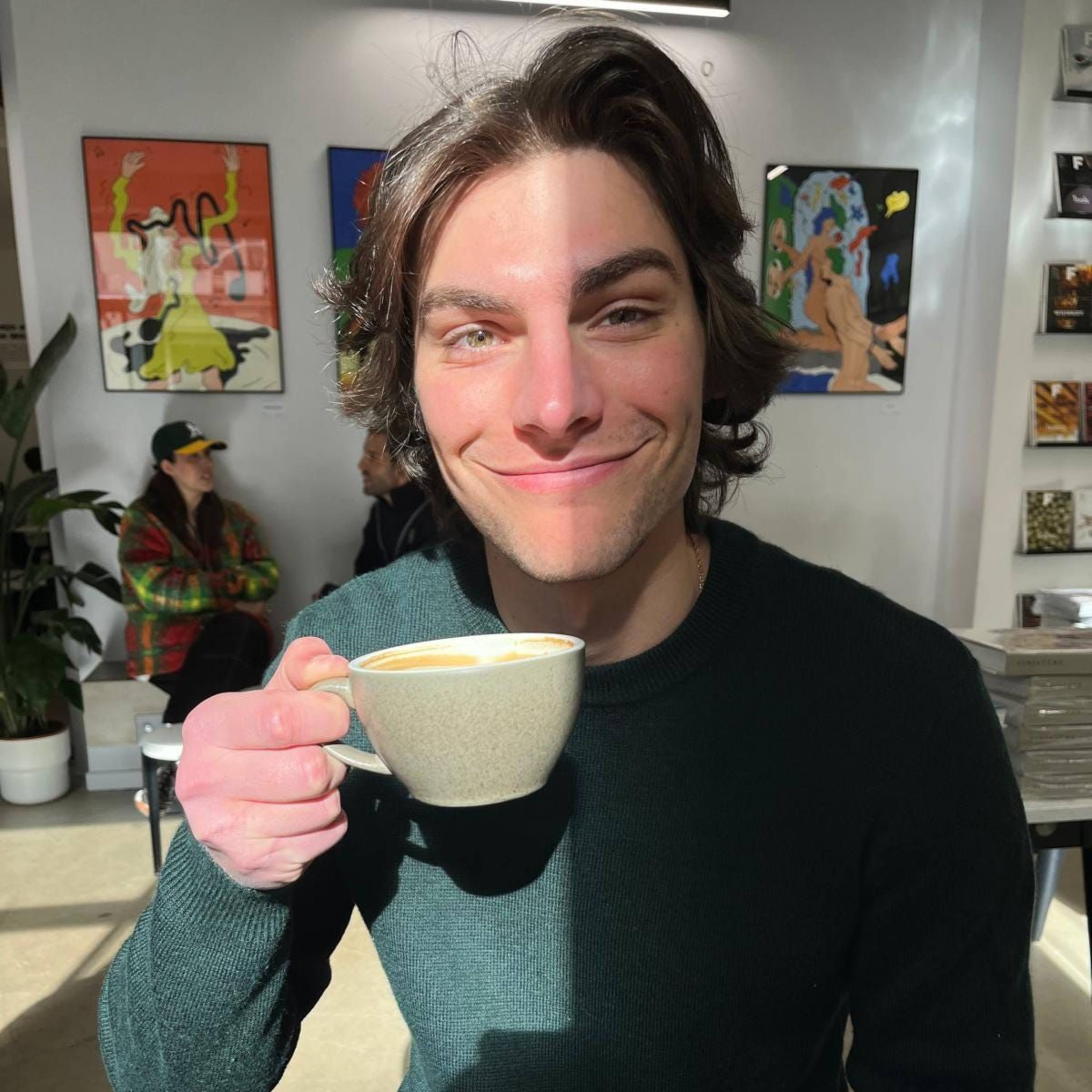 Tu connais ce café à Paris ? (Short Story for Intermediate Learners) episode artwork