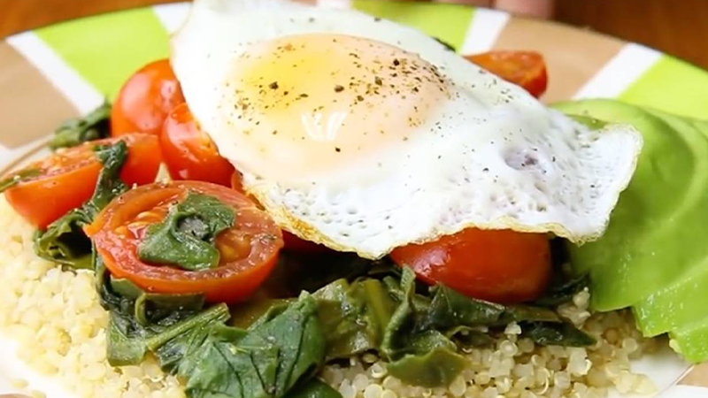 Egg and Quinoa Brekkie
