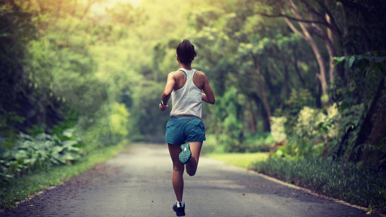 A Guide for Beginner Runners: Advice + Sample Training Schedule