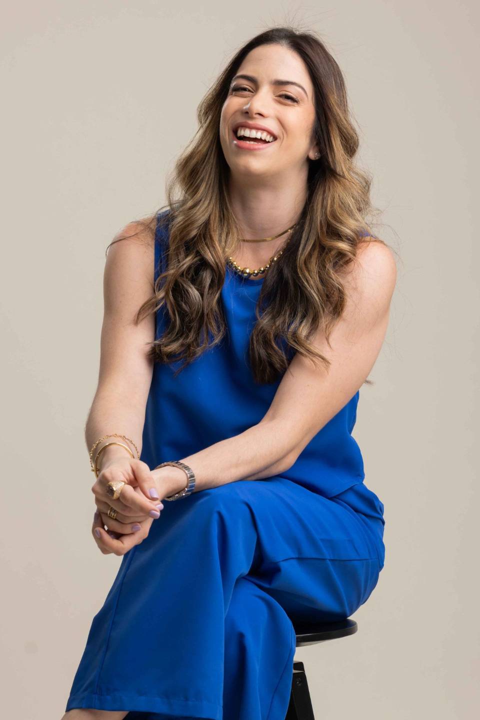 María Cristal sonriendo, lista para una llamada exploratoria o sesión estratégica.