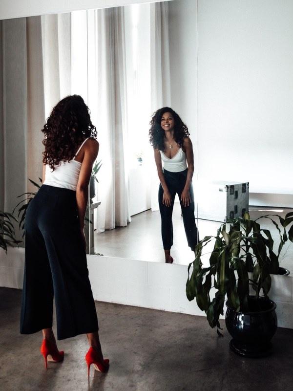 Leah Brathwaite smiling at her reflection