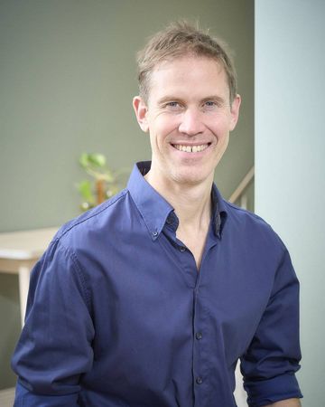 Dr Cameron Kealy