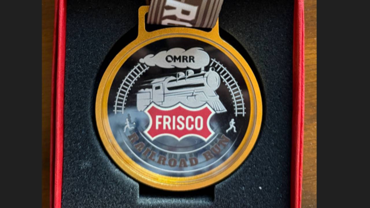 レア FRISCO RUNNIN' AWAY 7inch Frisco Railroad Run Marathon Race Review