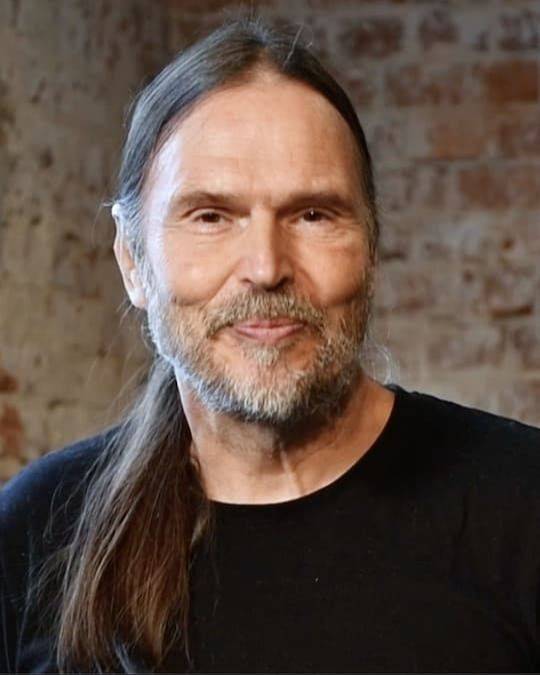 “Whatever your age, you can reconnect with your body” says Peter Appel, founder of Movingness.