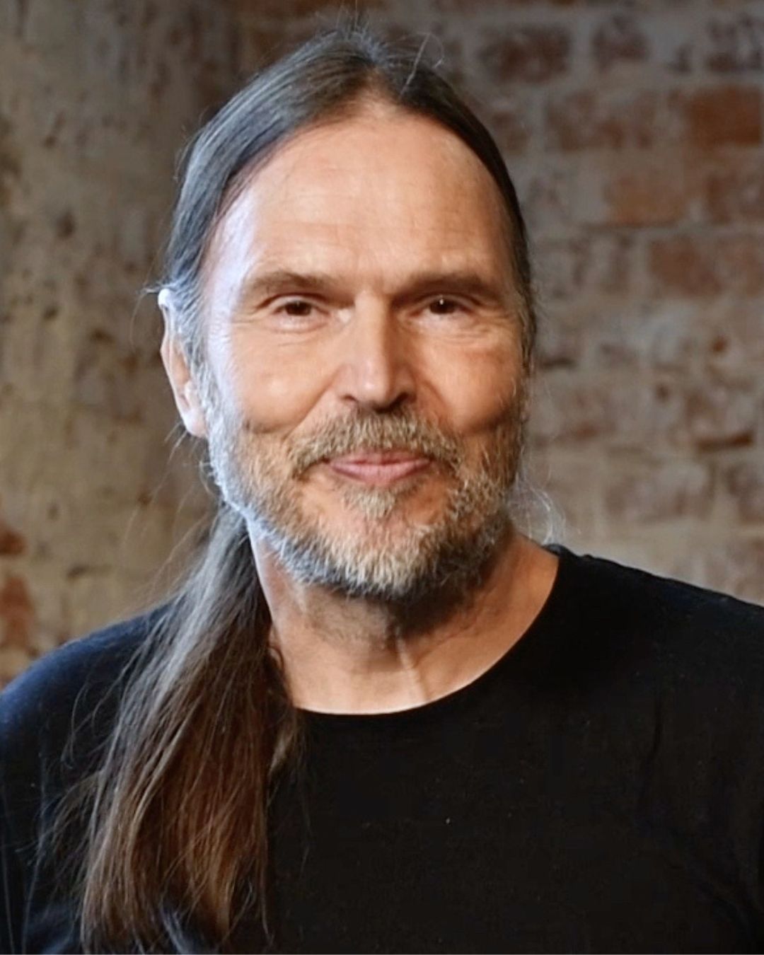 “Whatever your age, you can reconnect with your body” says Peter Appel, founder of Movingness.