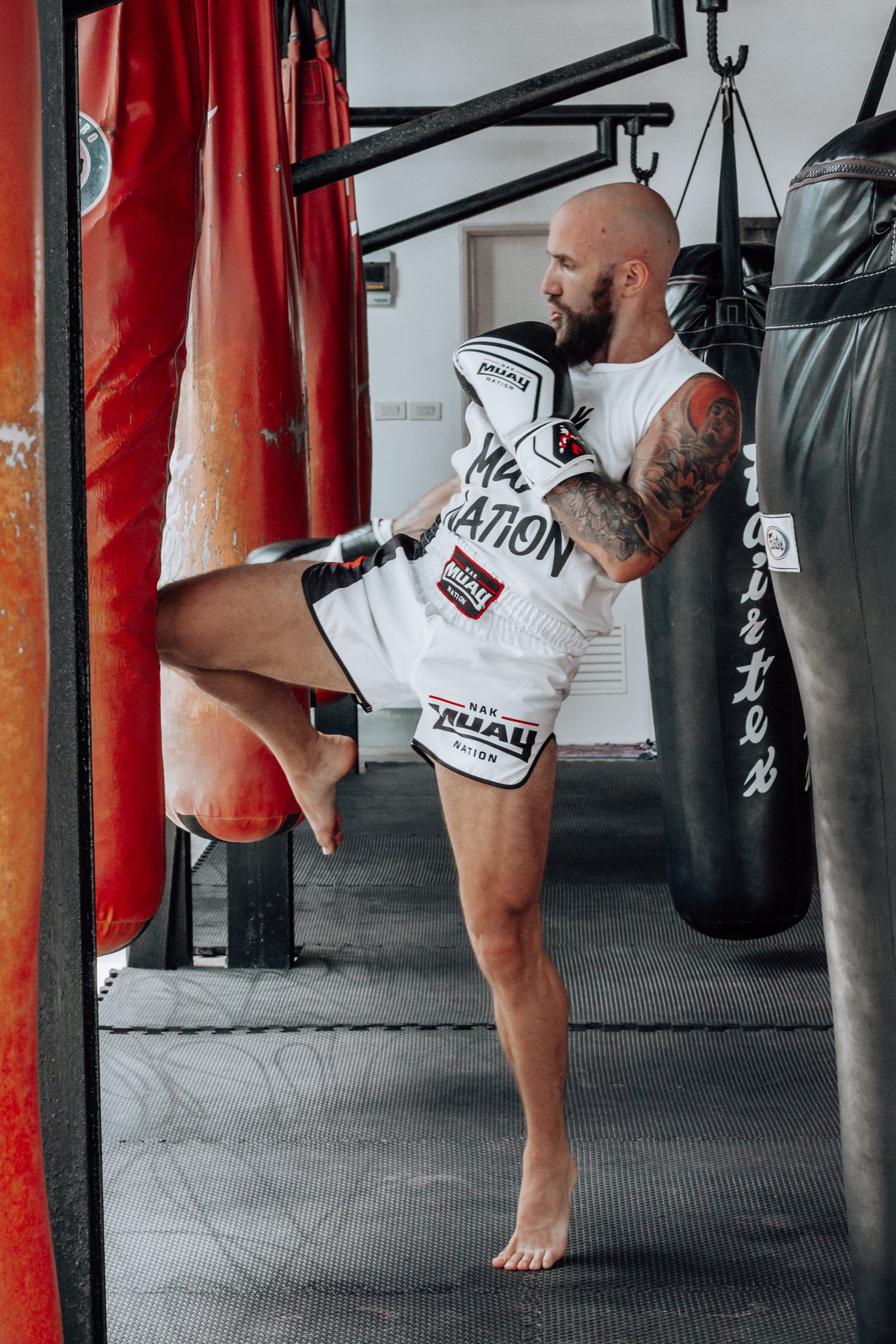 Sean kneeing the heavy bag