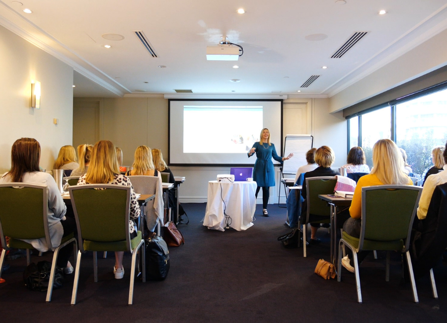 Melissa Spilsted teaching a hypnobirthing practitioner training course 