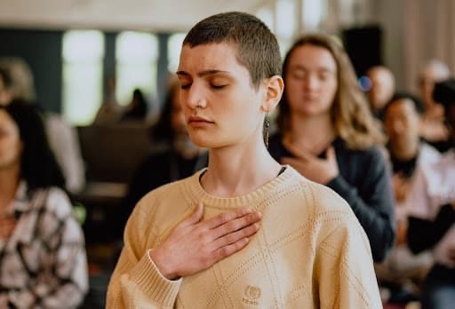 Dharma Moon Graduate Lucienne Di Tempora teaching a meditation workshop