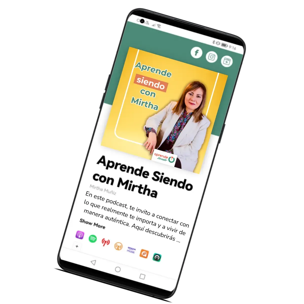 celular con la portada del podcast “Aprende Siendo con Mirtha”