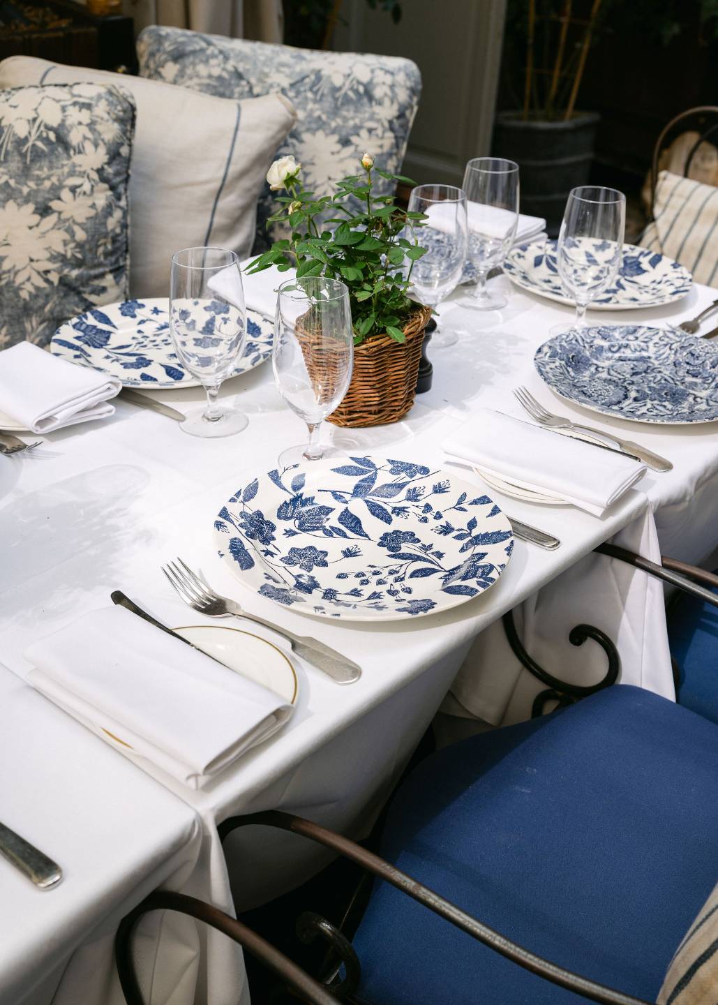 A blue-and-white table set for an EDGE gathering in Paris