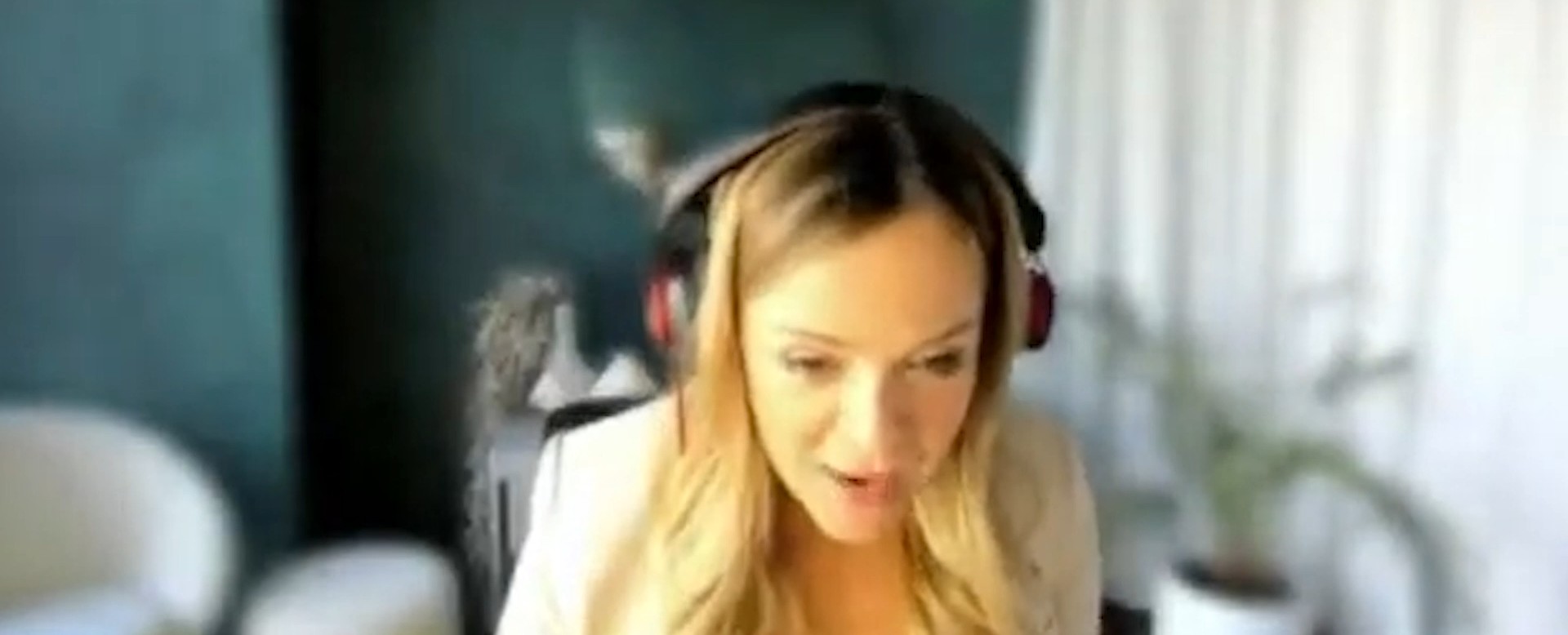 Sonia Majkic on a webcam before the Desktop Studio