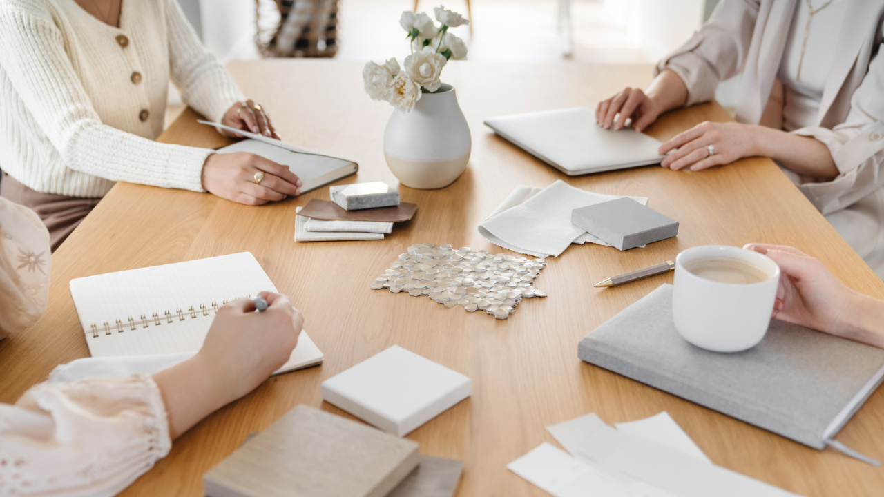 The H.E.L.P Desk: How to Lead Without Burning Out — and Choose Business Finance Without Risking Your Home