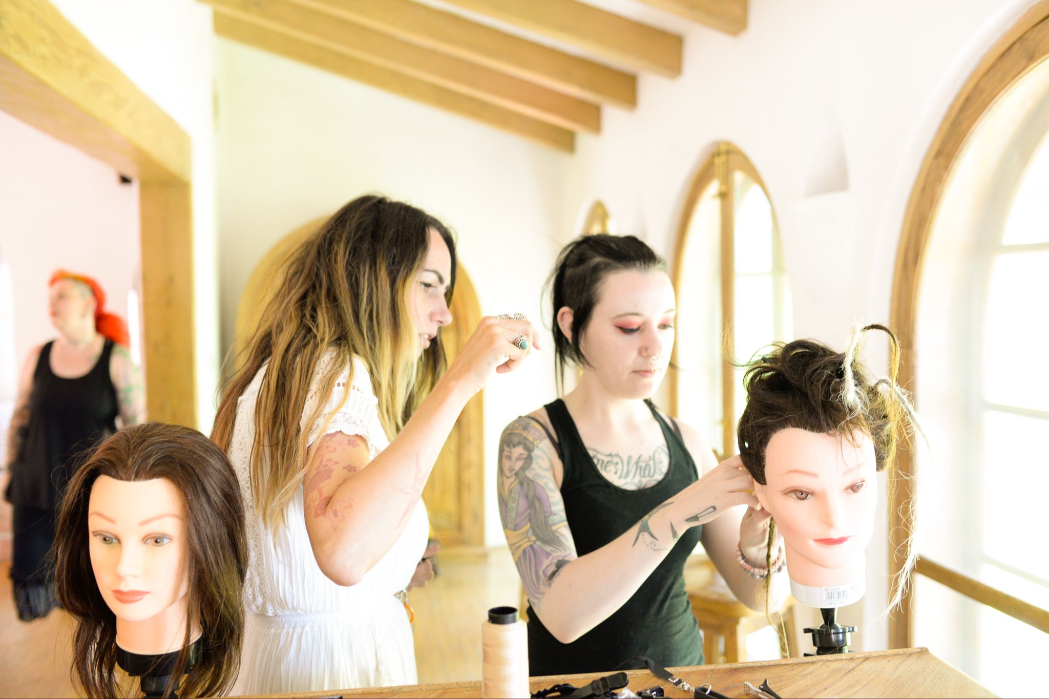 Den professionella dreadlocks frisör-utbildningen kurs i hur man gör dreads i Sverige