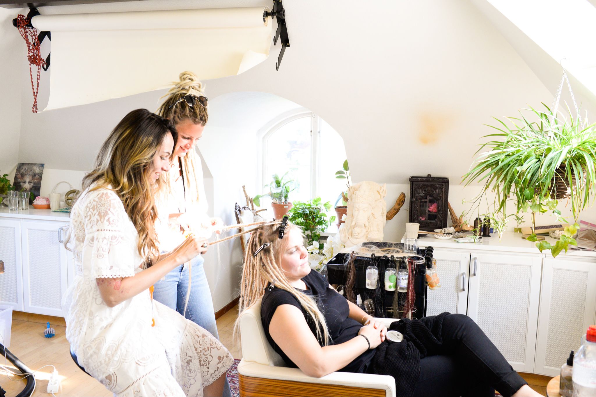 Den professionella dreadlocks frisör-utbildningen kurs i hur man gör dreads i Sverige