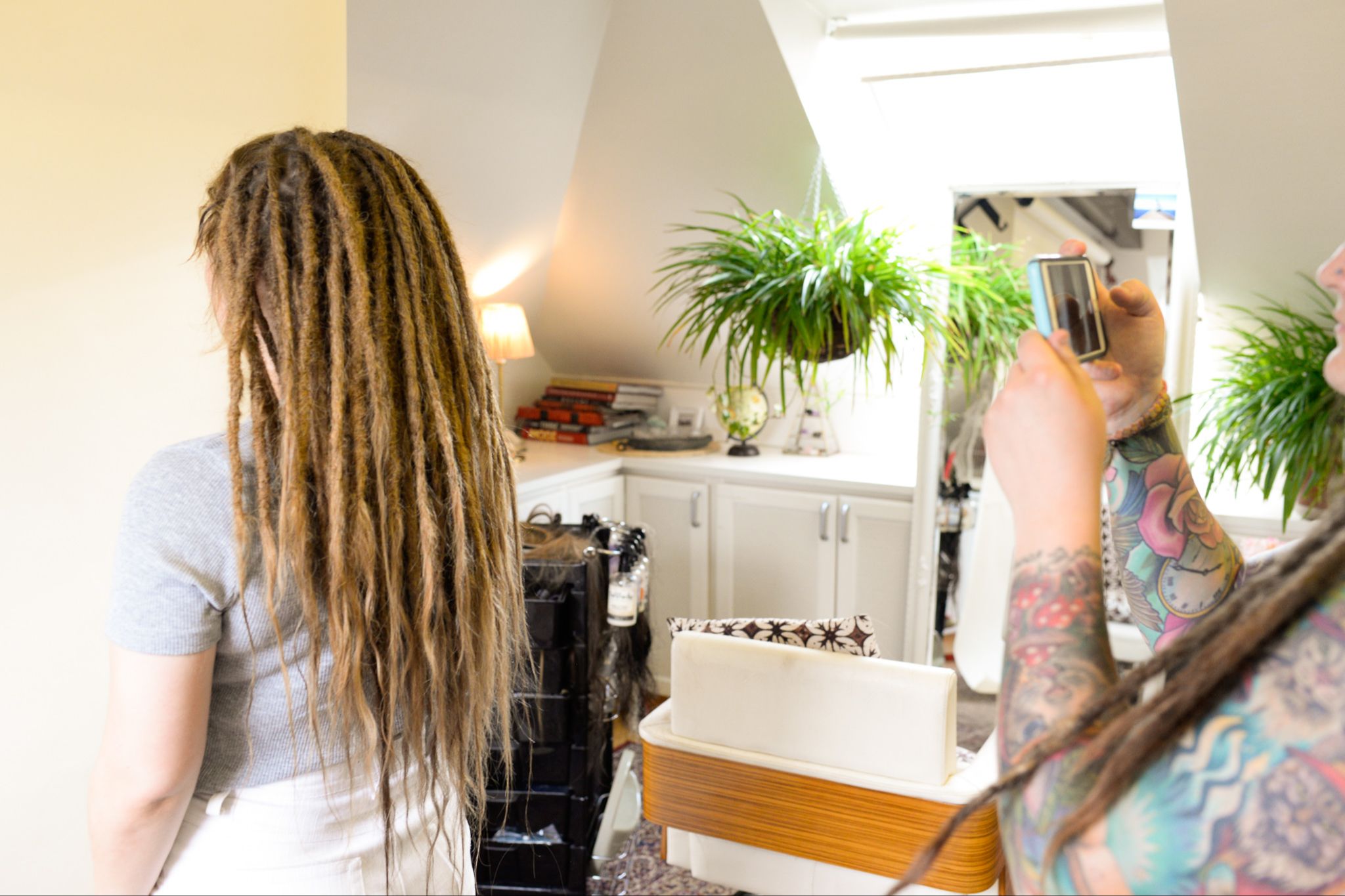 Den professionella dreadlocks frisör-utbildningen kurs i hur man gör dreads i Sverige