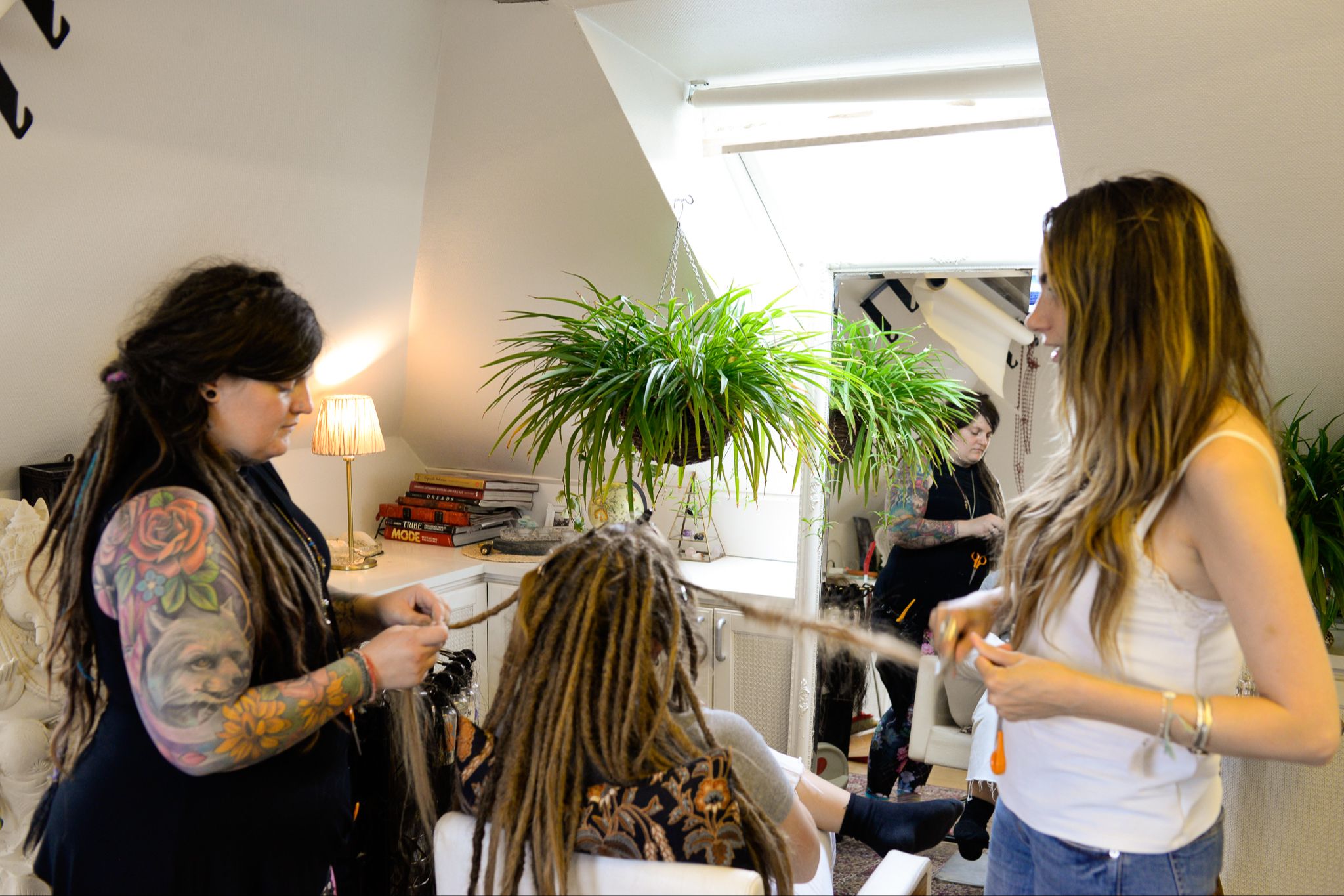 Den professionella dreadlocks frisör-utbildningen kurs i hur man gör dreads i Sverige