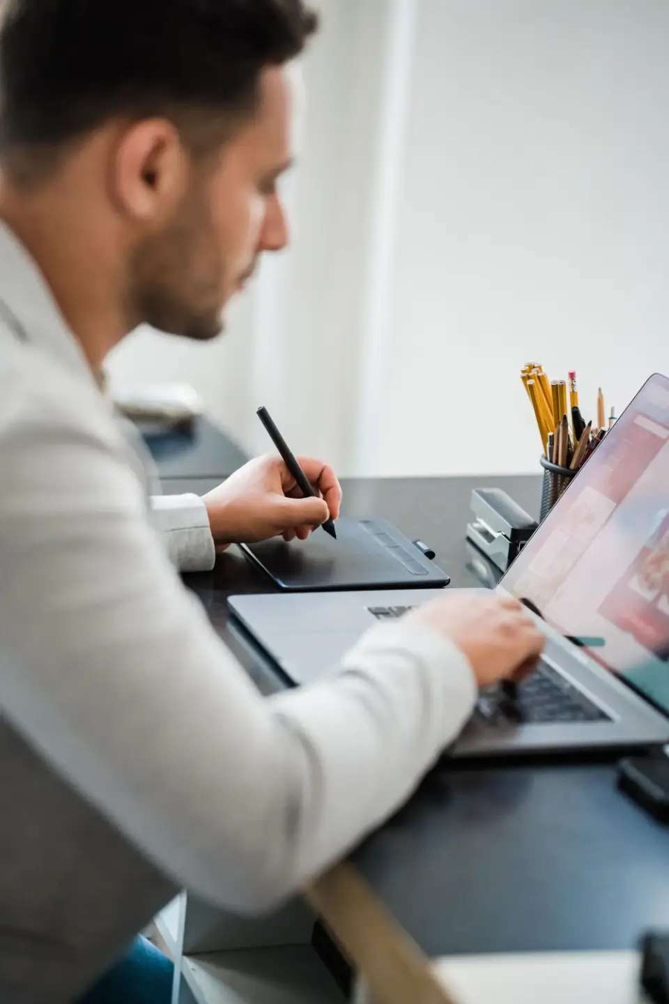 A man at his desk restyling his Kajabi checkout page