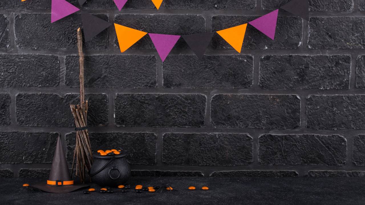 7.75 Halloween Table Top