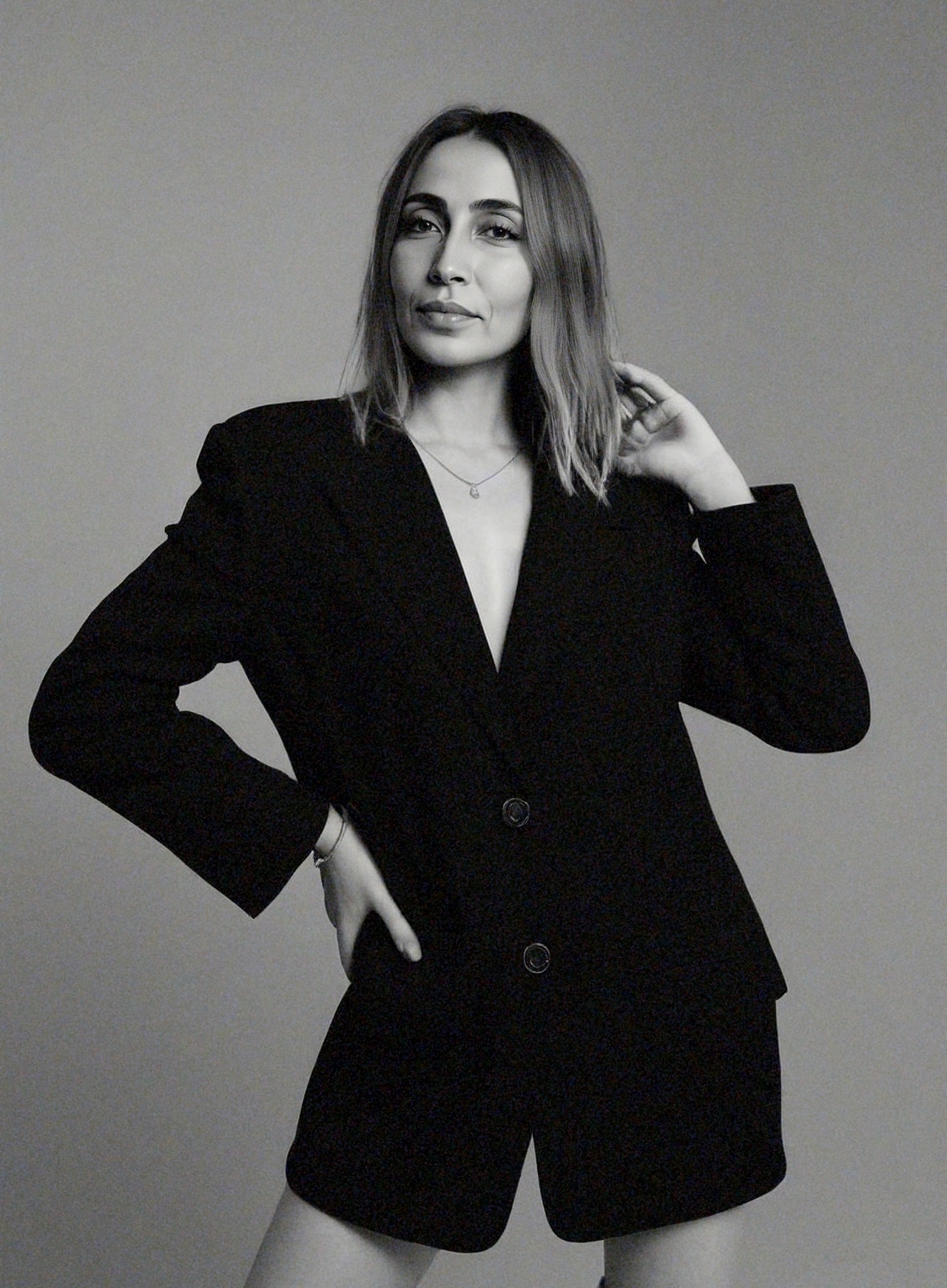 Dr Nona Djavid