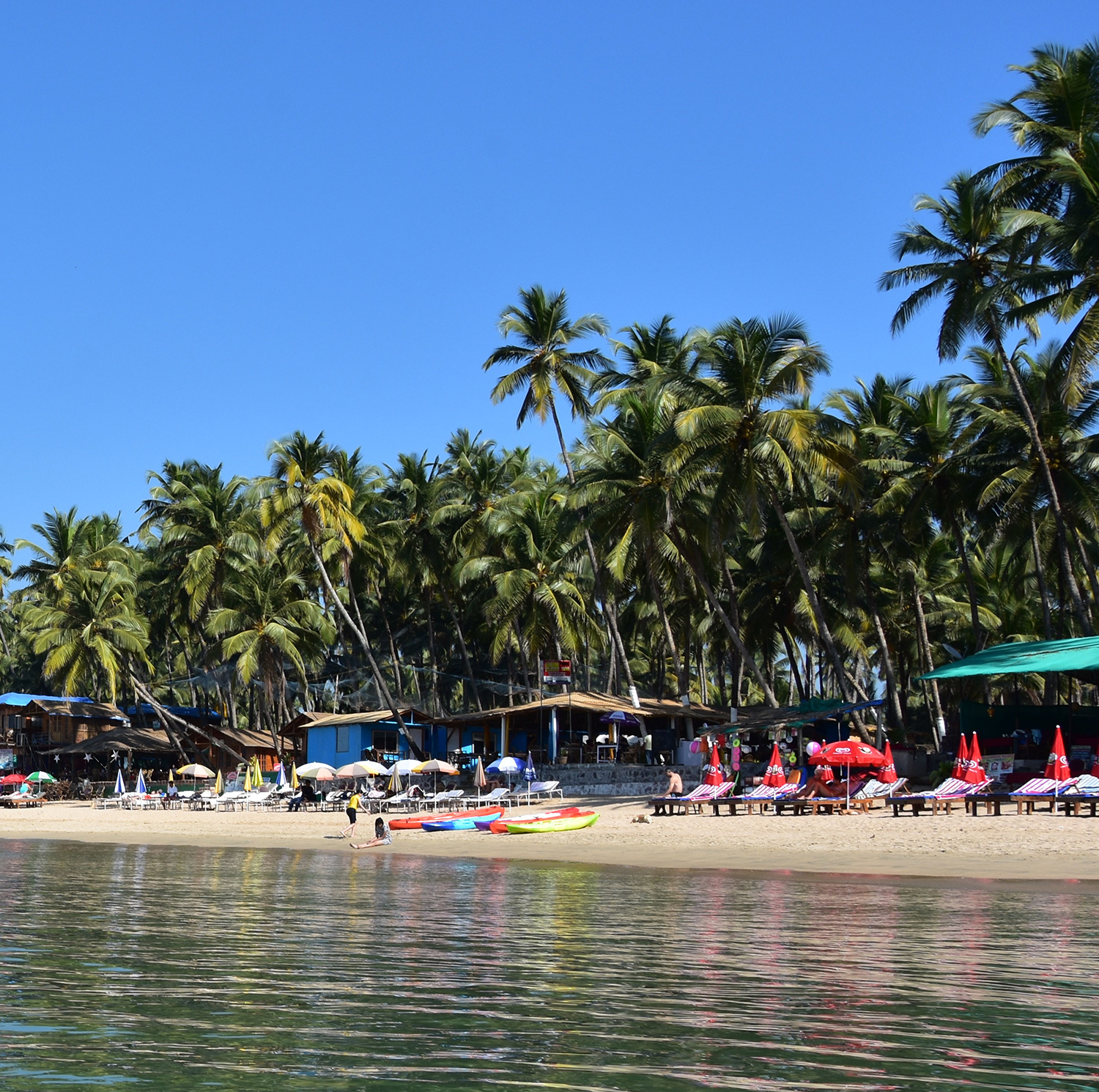 Bhakti Kutir Strand mit Palmen