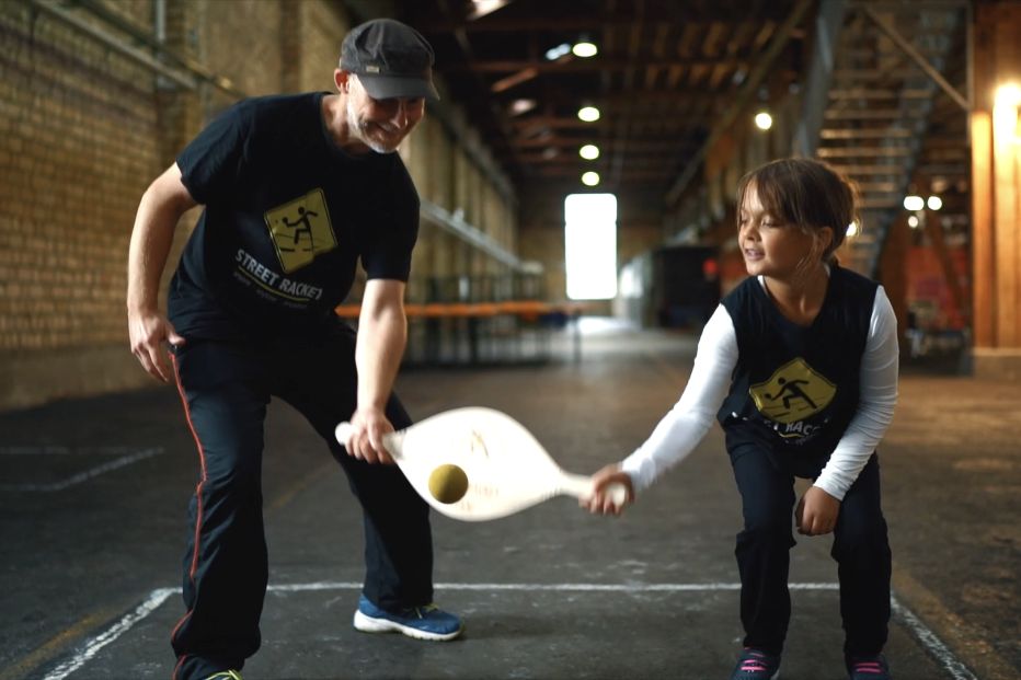 Two people playing together with the TEAM-Racket