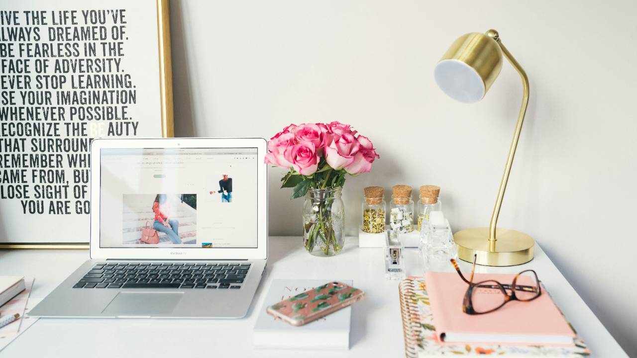 Organized Blogger Workstation by Arnel Hasanovic