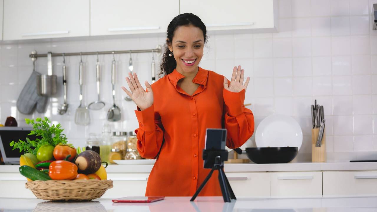 How To Make 420K A Year With A YouTube Cooking Show