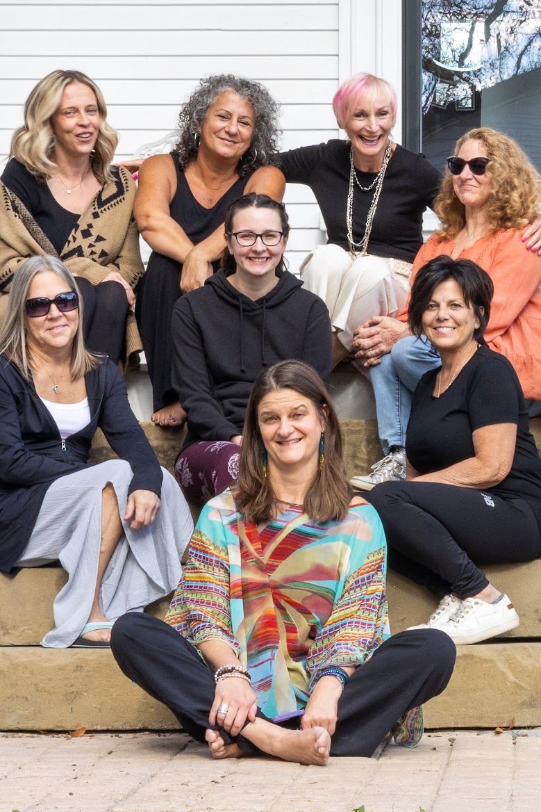 Angélique with women entrepreneurs at a Social Media Love gathering