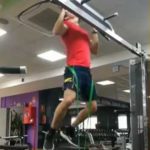 Entrenamiento de dominadas para las pruebas físicas del CNP