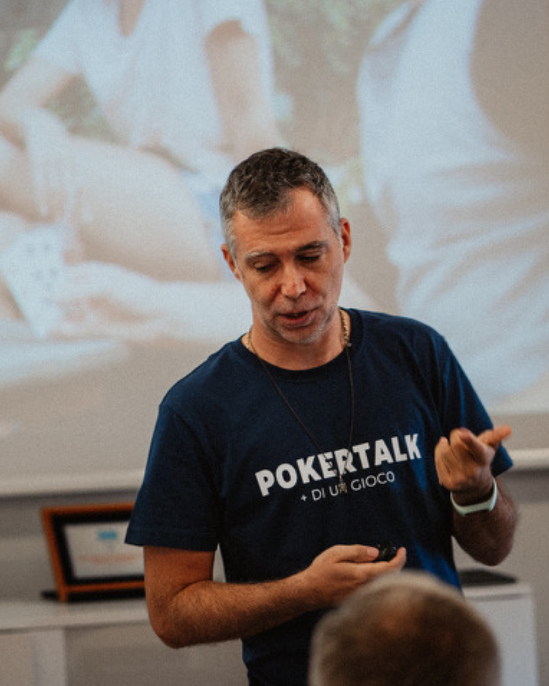 Matteo Fini durante un workshop Pokertalk sul decision making