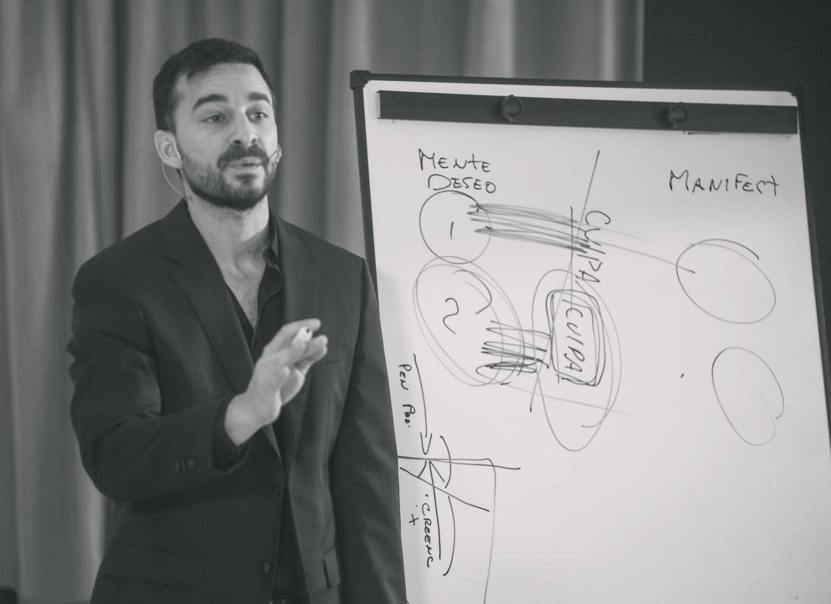 Pablo Vazquez dando una clase