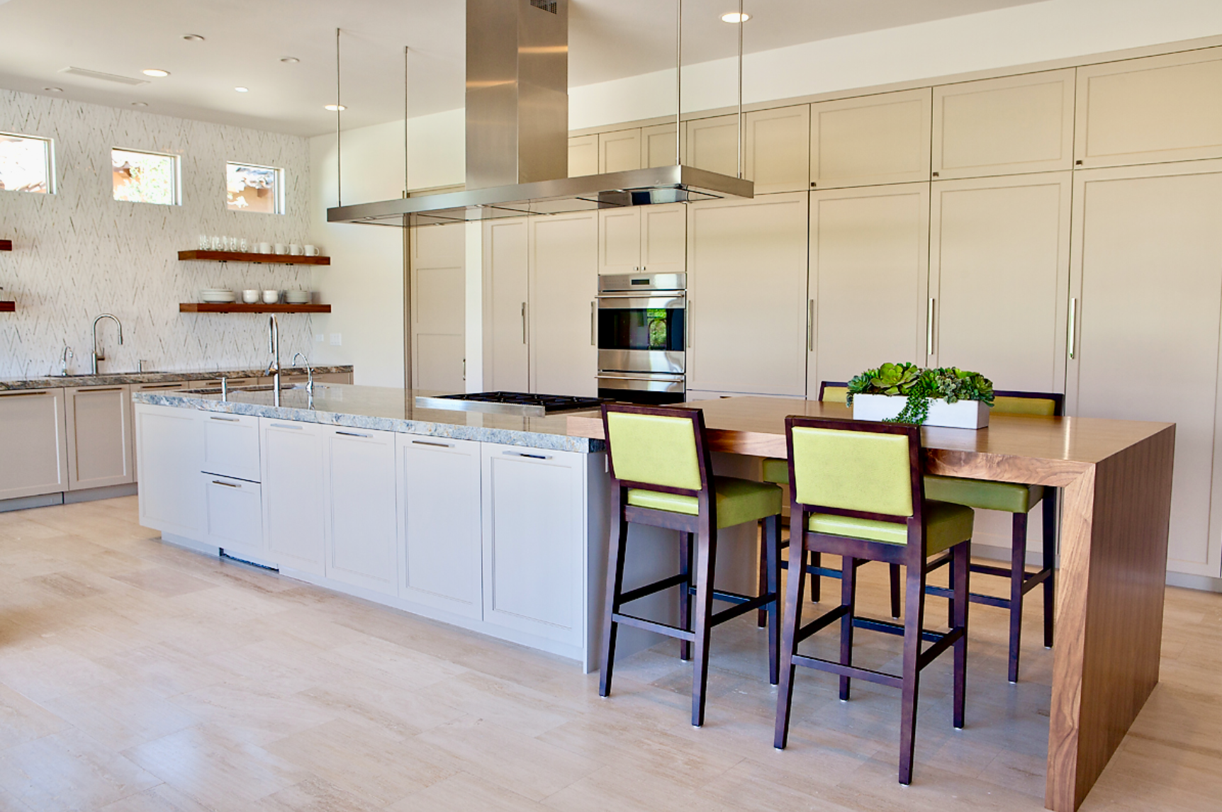 Via Pisa La Quinta California kitchen and island dining area