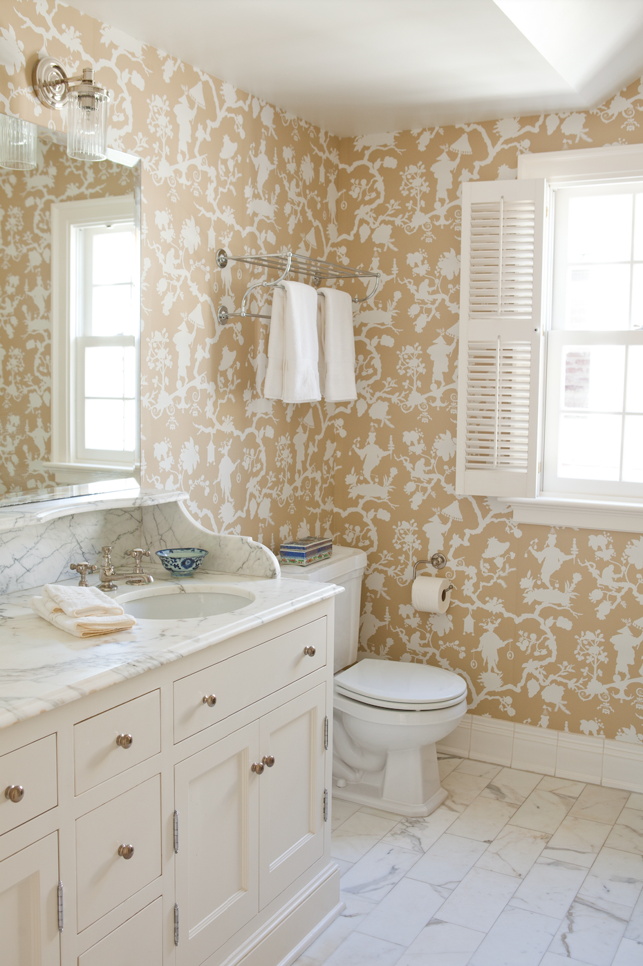 Bayshore Drive Newport Beach California floral wallpaper bathroom