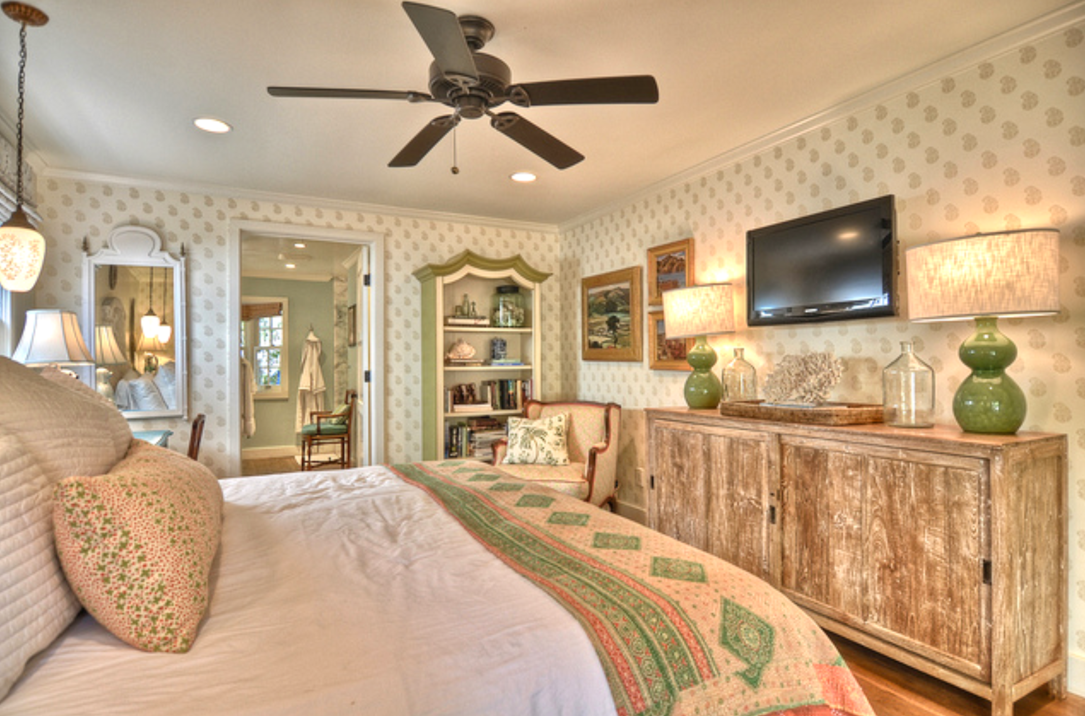 Vista Drive Newport Beach California primary bedroom sitting area