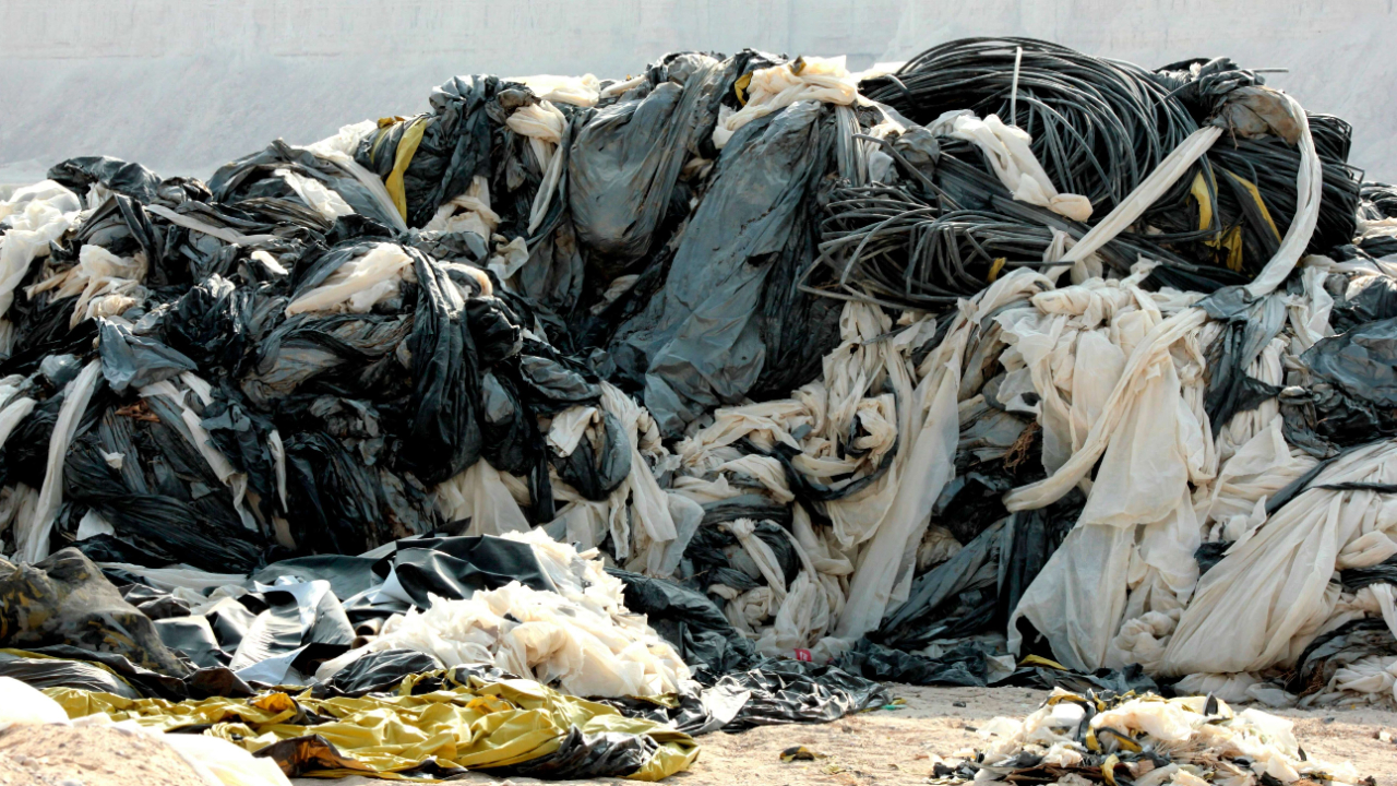 Make textiles matter: create fabrics from fabric waste