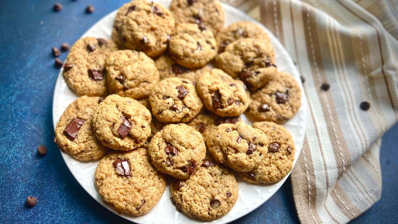 The Best Easy & Cheap Vegan Cookies - PlantWhys