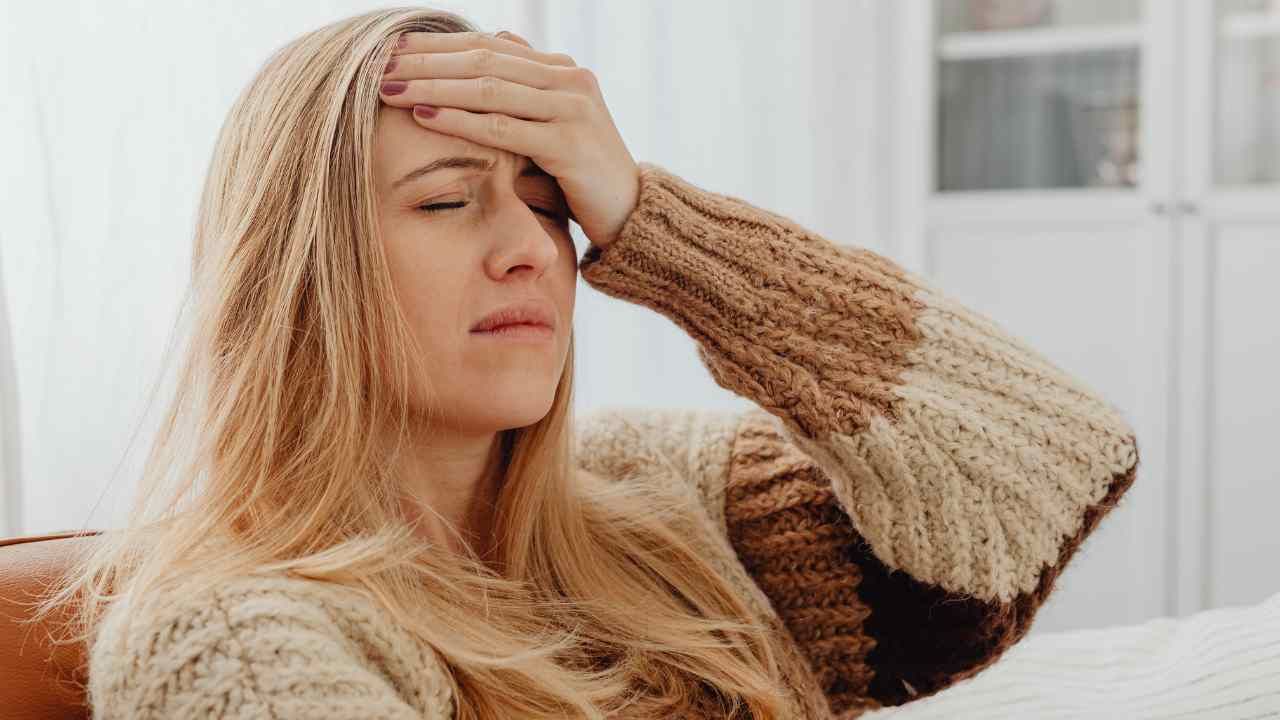 women emotional eating