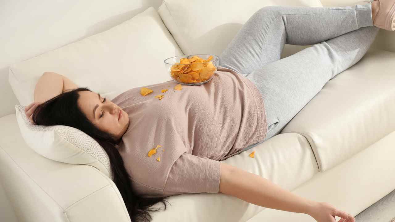 women weekend overeating