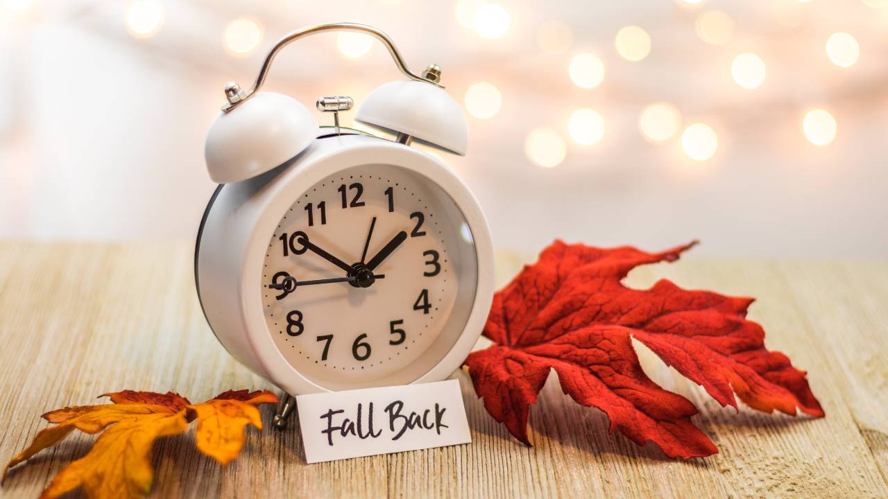 Surviving Daylight Savings Time with Babies and Kids A Guide to "Fall