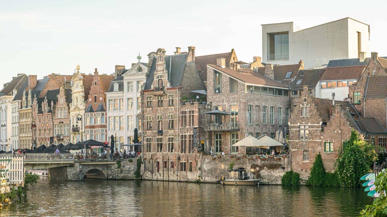 Historische gevels aan de Graslei in Gent, designbestemming tijdens Design Fest Gent
