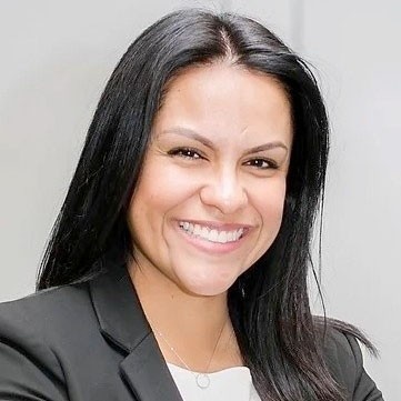 Headshot of a client, Lorena