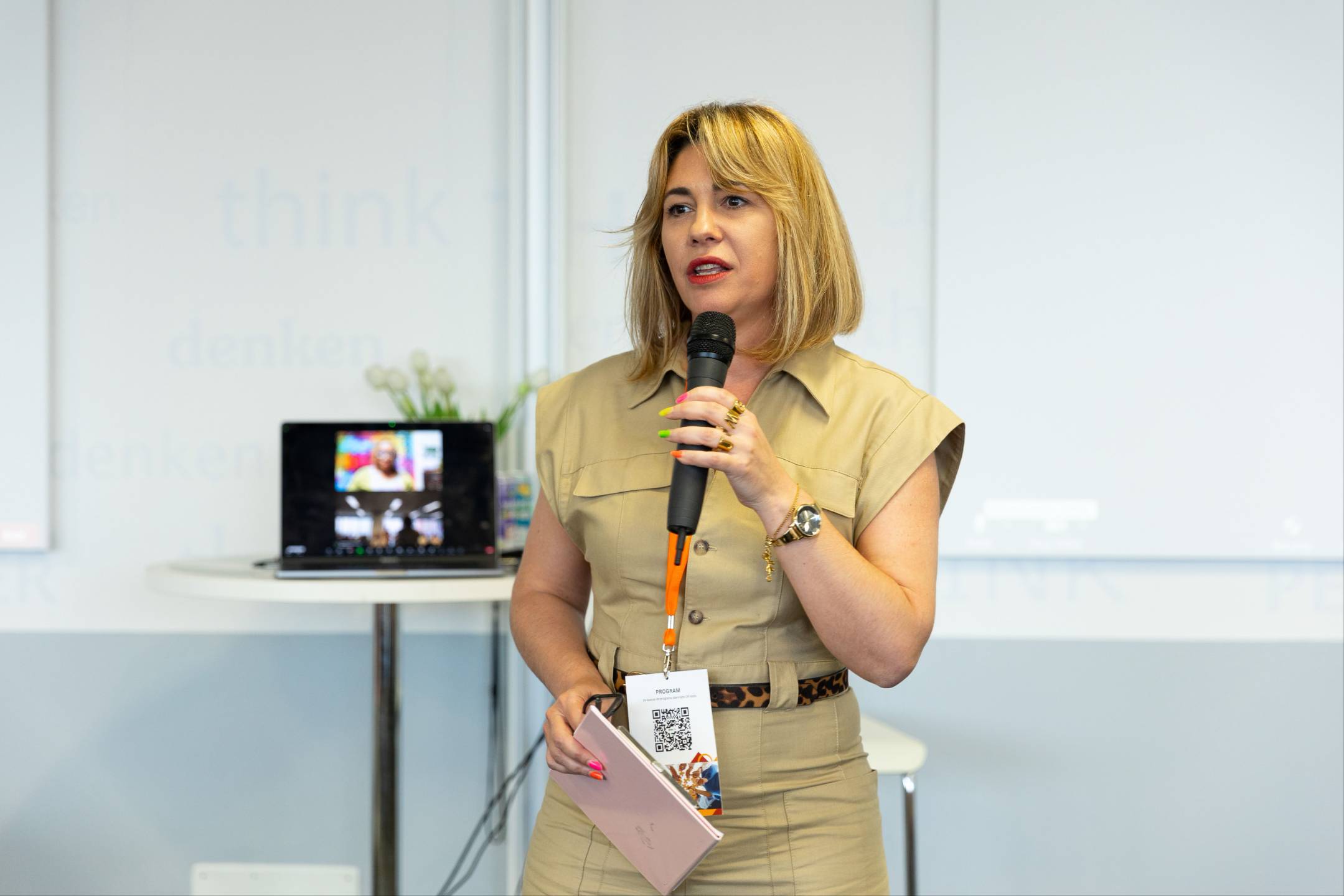 Meta Grošelj speaking