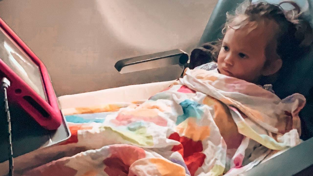 How to entertain a baby on a plane 10 ideas!